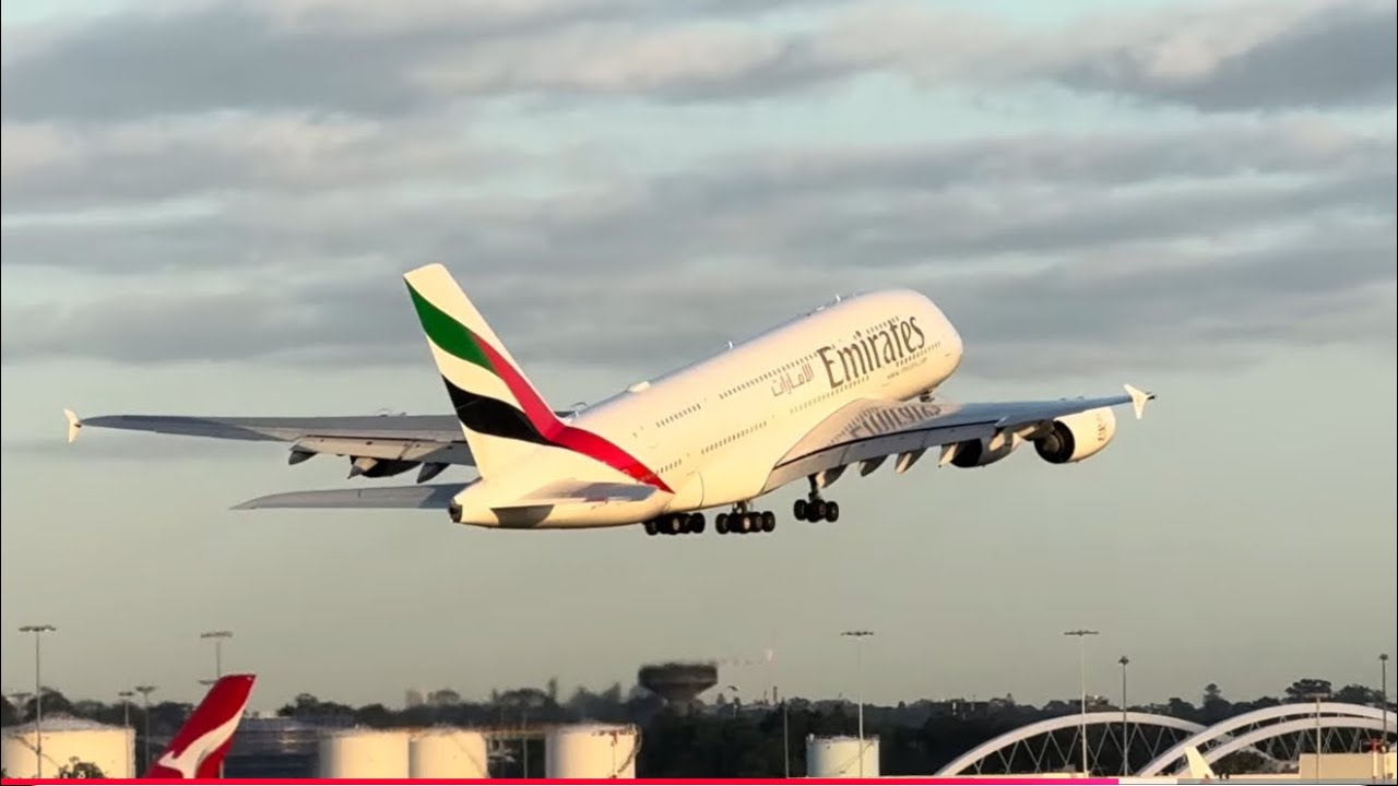 Emirates A380 depart Sydney 34L. Qantas A380, A330, Etihad B787-9 arrives. 