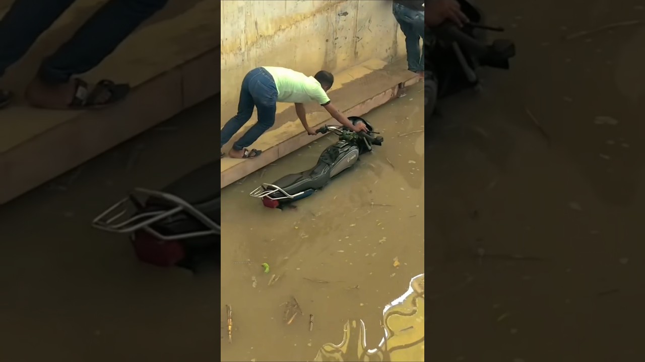 Most famous bike in india Hero Splendor ( Hero Splendor plus performance )