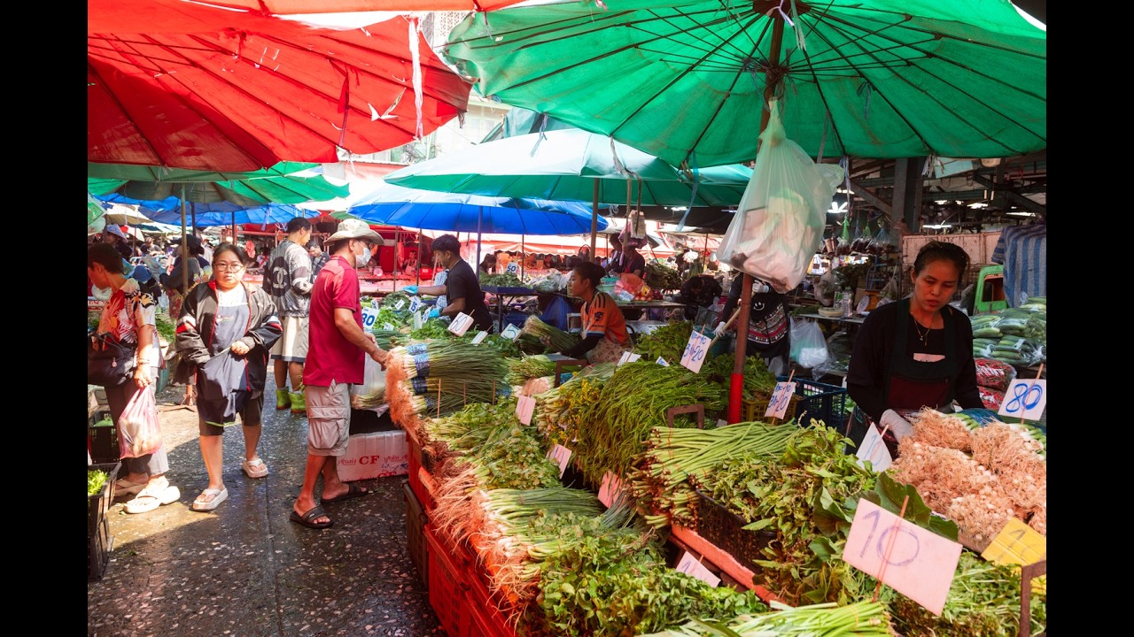 [4K] Walk inside Khlong Toei Market the real local life and cheap fresh produce
