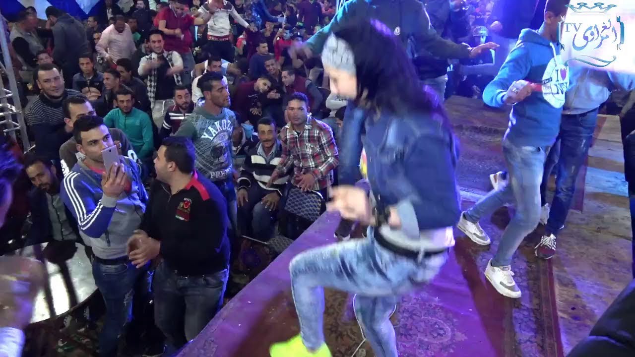 الغمراوى وفيفى اغنية كان زمان وراقصه مجنونة من فيفى واقفت الفرح كله