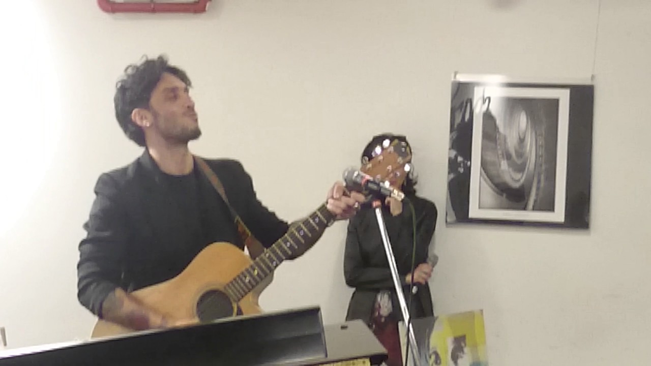 Fabrizio Moro - Pace @La Feltrinelli Napoli Piazza Dei Martiri