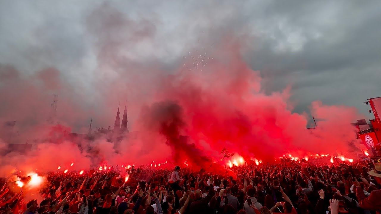 Awayday naar Stadhuisplein Eindhoven : PSV Landskampioen nr. 25