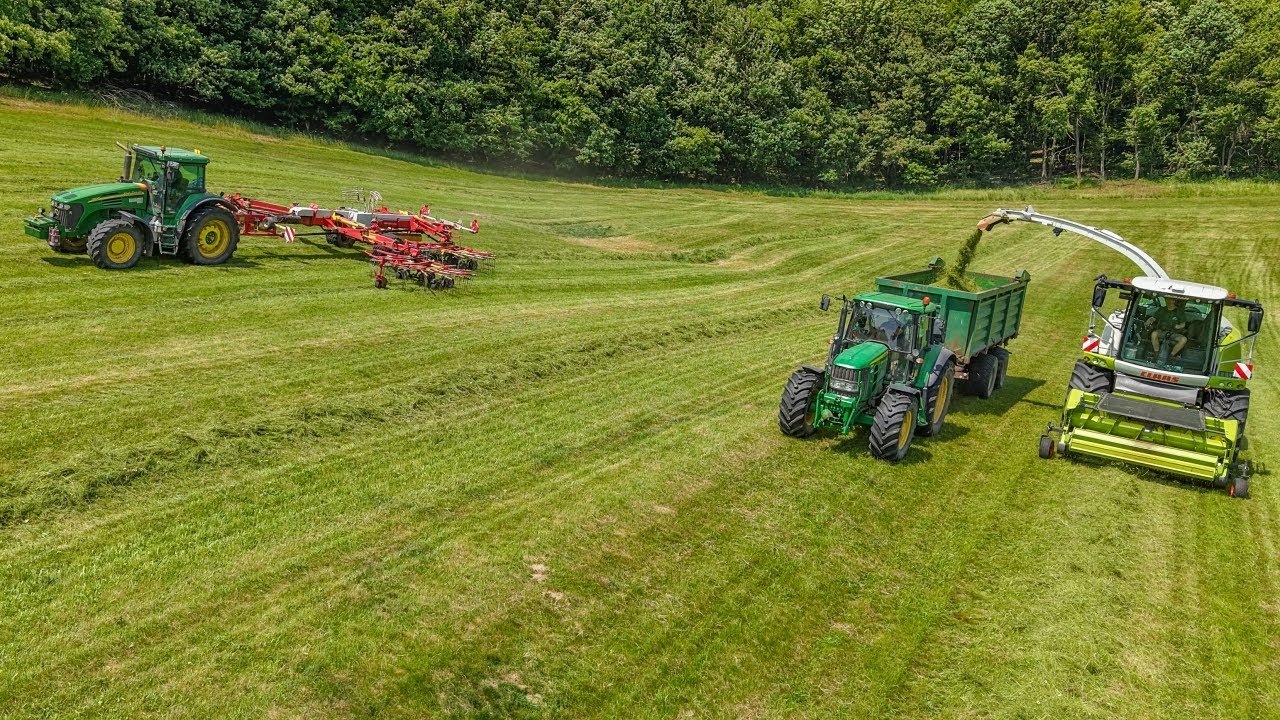 🍀Senáže 2025 - CLAAS Jaguar 990; JOHN DEERE 6150M, 6170R, 6R 250, 6830, 7820; JCB 435S; TATRA 815