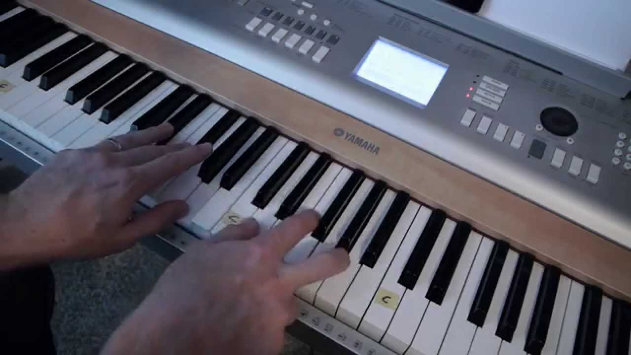 Easy-to-Play Piano 