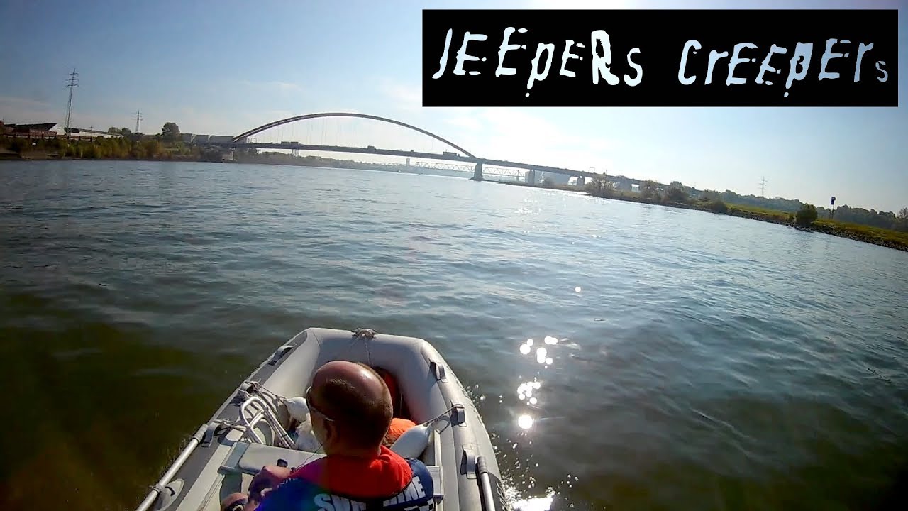 jeepers creepers - Schlauchboot auf dem Rhein