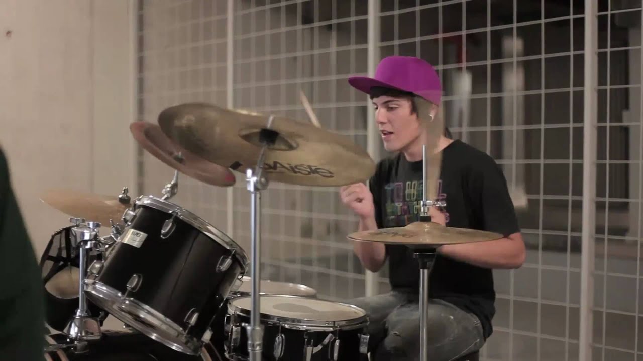 Sevenpunch - No Quiero Ningun Elmo Saltando Por La Borda (Official Video)
