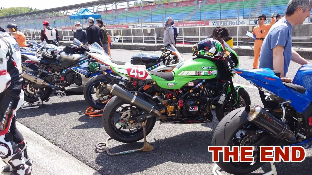 2025年5月4日　岡山国際サーキット　オープンRクラス　SSレーサーマシンに交じり『Z900RS』レース参戦　転倒あり