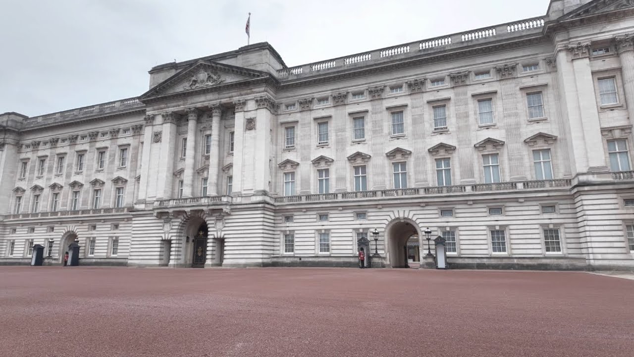 Scenic London Walk to Buckingham Palace  | 4K 2025