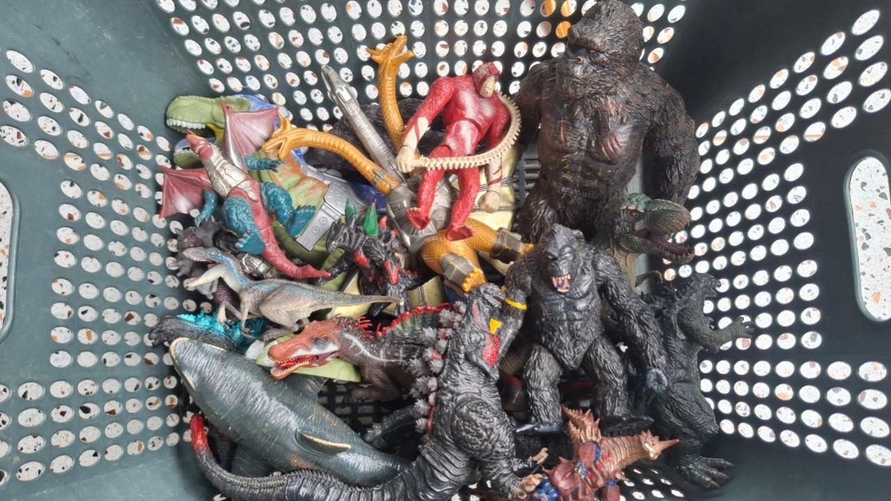 Hunting found Shin Godzilla,T Rex,indominus Rex,earth Godzilla,space Godzilla,kingkong x Godzilla,