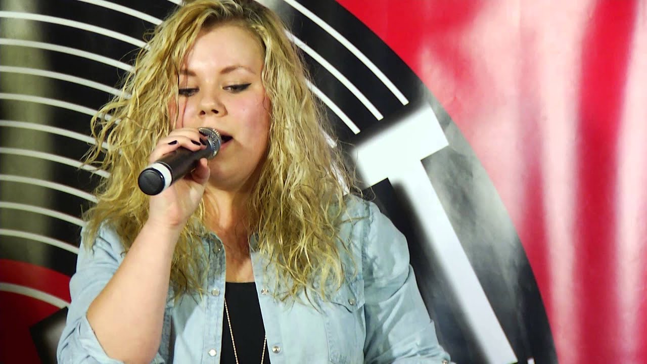 Femke Kempkes - Cafe Het Moment