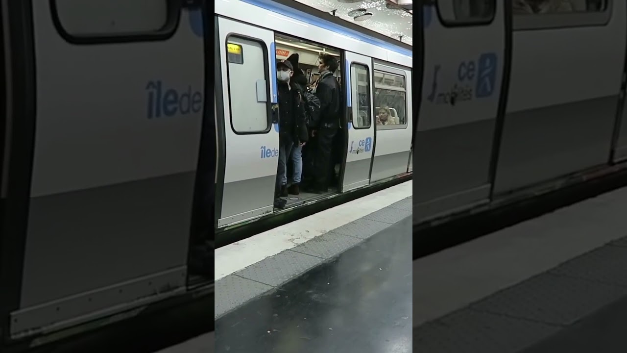 MF77 IDFM métro Ligne 7 Paris : Pont Neuf.