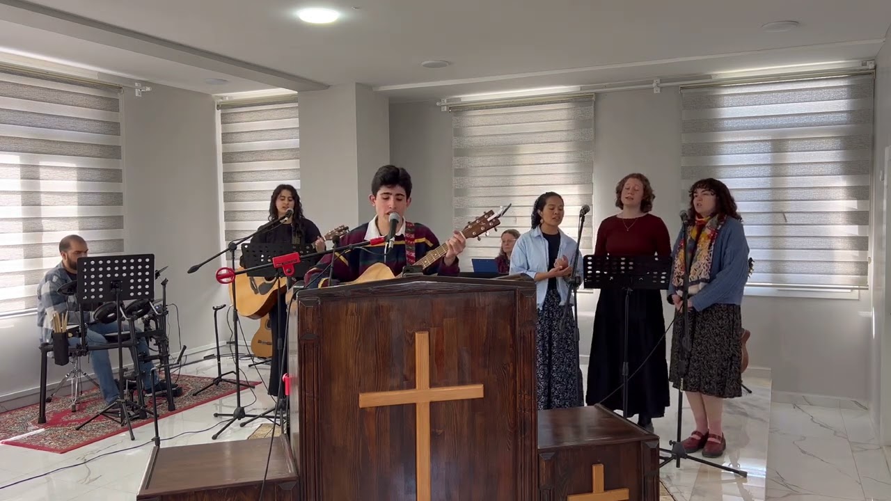 Rab Sevgin Göklere | Hristiyan İlahisi | Burning Hearts Worship 