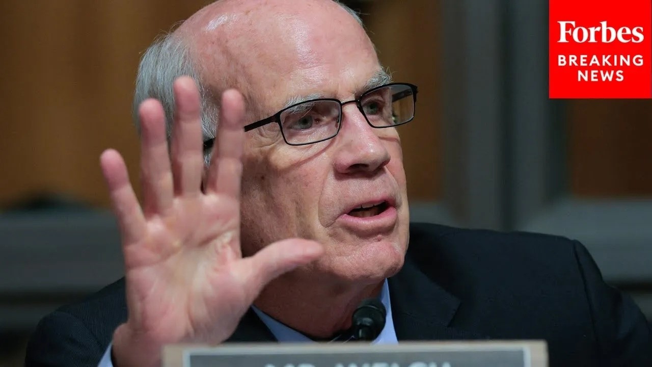 «Около 146 миллионов американцев не имеют паспортов»: Питер Уэлч критикует закон SAVE America Act.