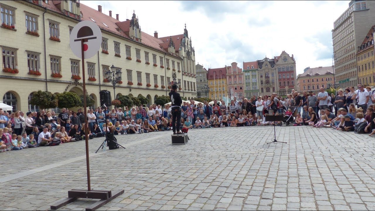 BuskerBus 2017: Iluzjonista Pan Ząbek (pokaz uliczny we Wrocławiu)