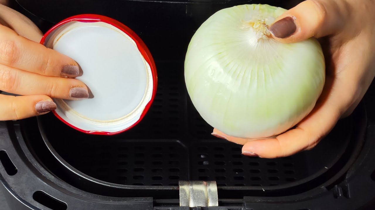 This blooming onion air fryer recipe has gone viral — everyone’s making it!!! 🤔