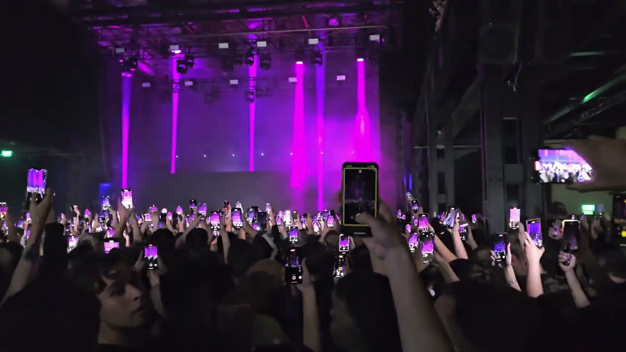Yeat - Intro + IDGAF Live @Palladium Koln