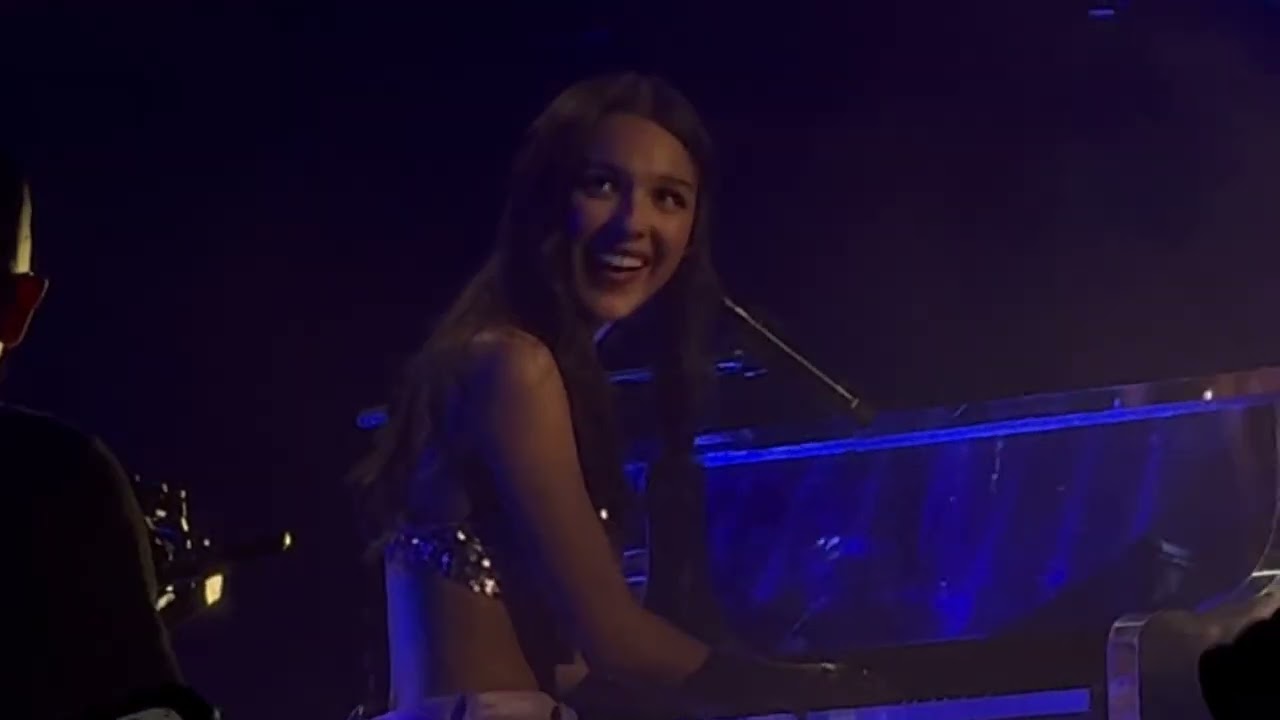 Traitor by Olivia Rodrigo live at Manchester 2025