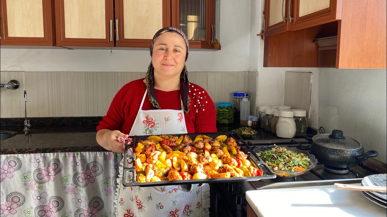 KÖY İŞLERİ 🐮🐔🐶 - FIRINDA TAVUK YEMEĞİ😍- YENİ ASMA İSKELEMİZ🍇🧿- BAHÇEMİZDEN YEŞİLLİK TOPLADIK🌿