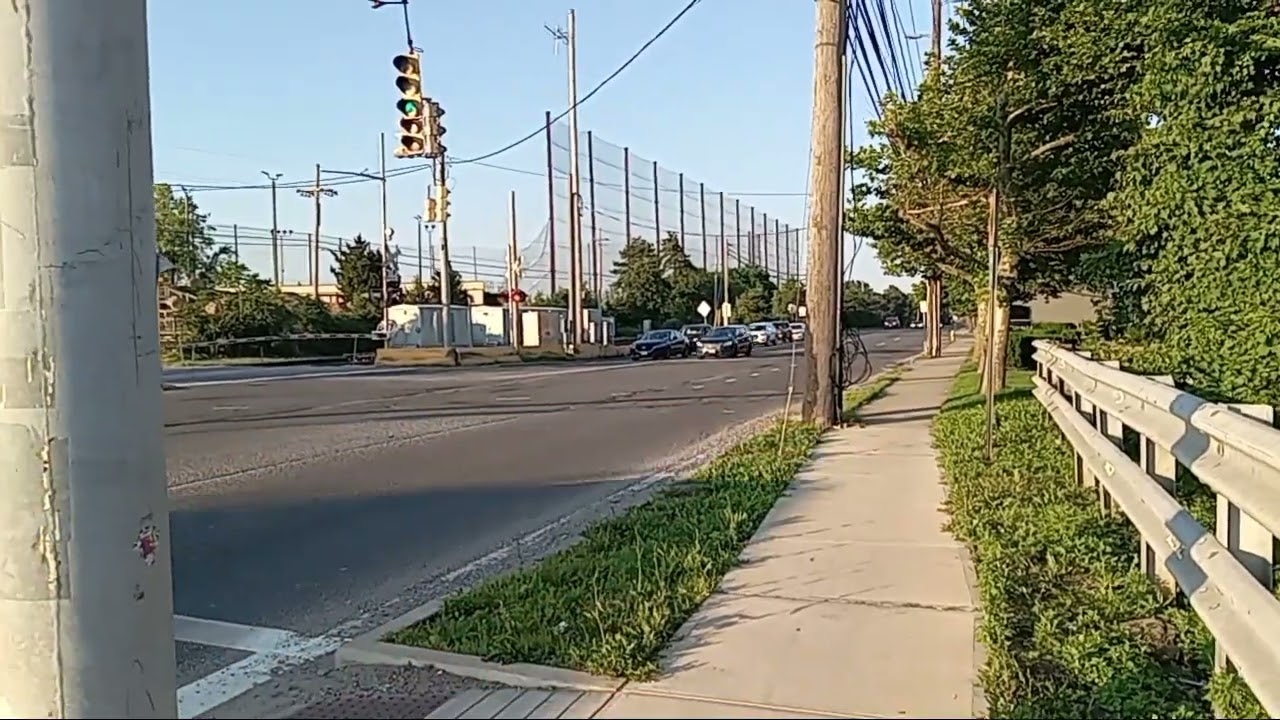 (700th video) NYAR Lite Power Moved passing Deer Park Station (with Great Old Cast K5LA Horn)