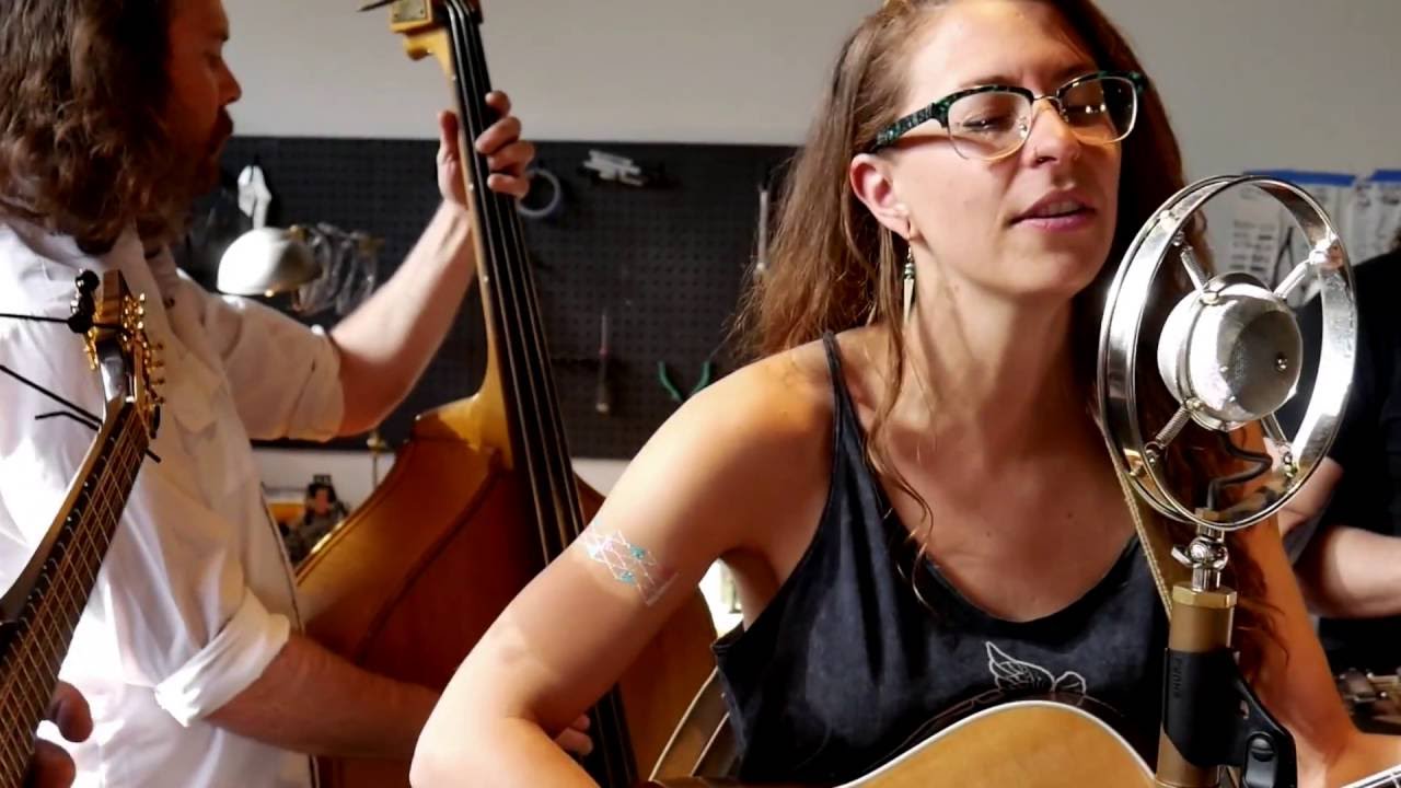 Lindsay Lou & the Flatbellys - Magic Man (live at ETL)