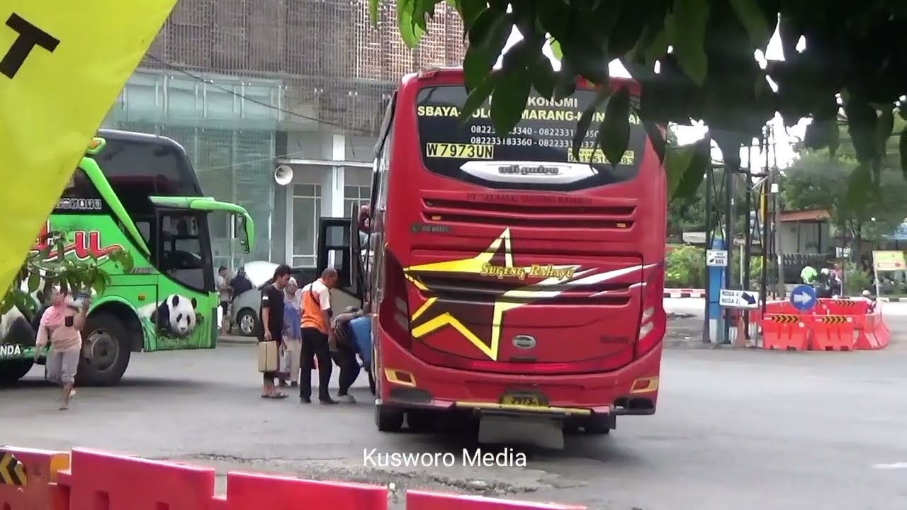 Bus Restu ketemu Sugeng Rahayu Terminal Maospati Magetan