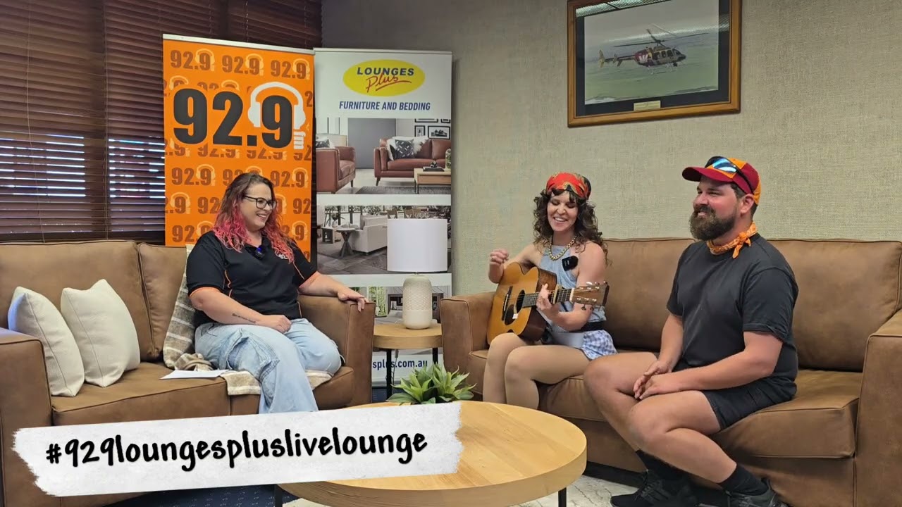 Amz chats to Fanny Lumsden on the Lounges Plus Live Lounge!