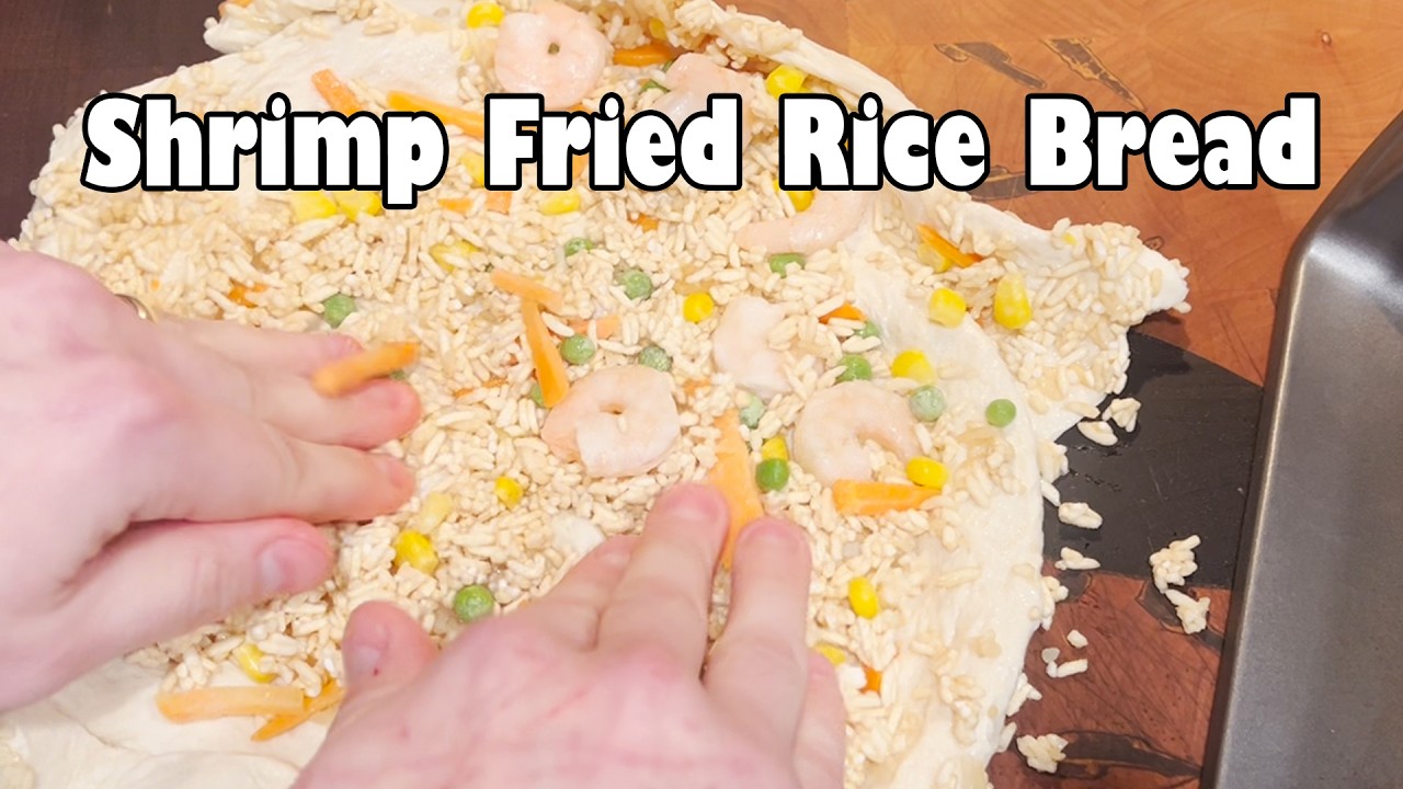 Жареный рис с креветками и хлеб