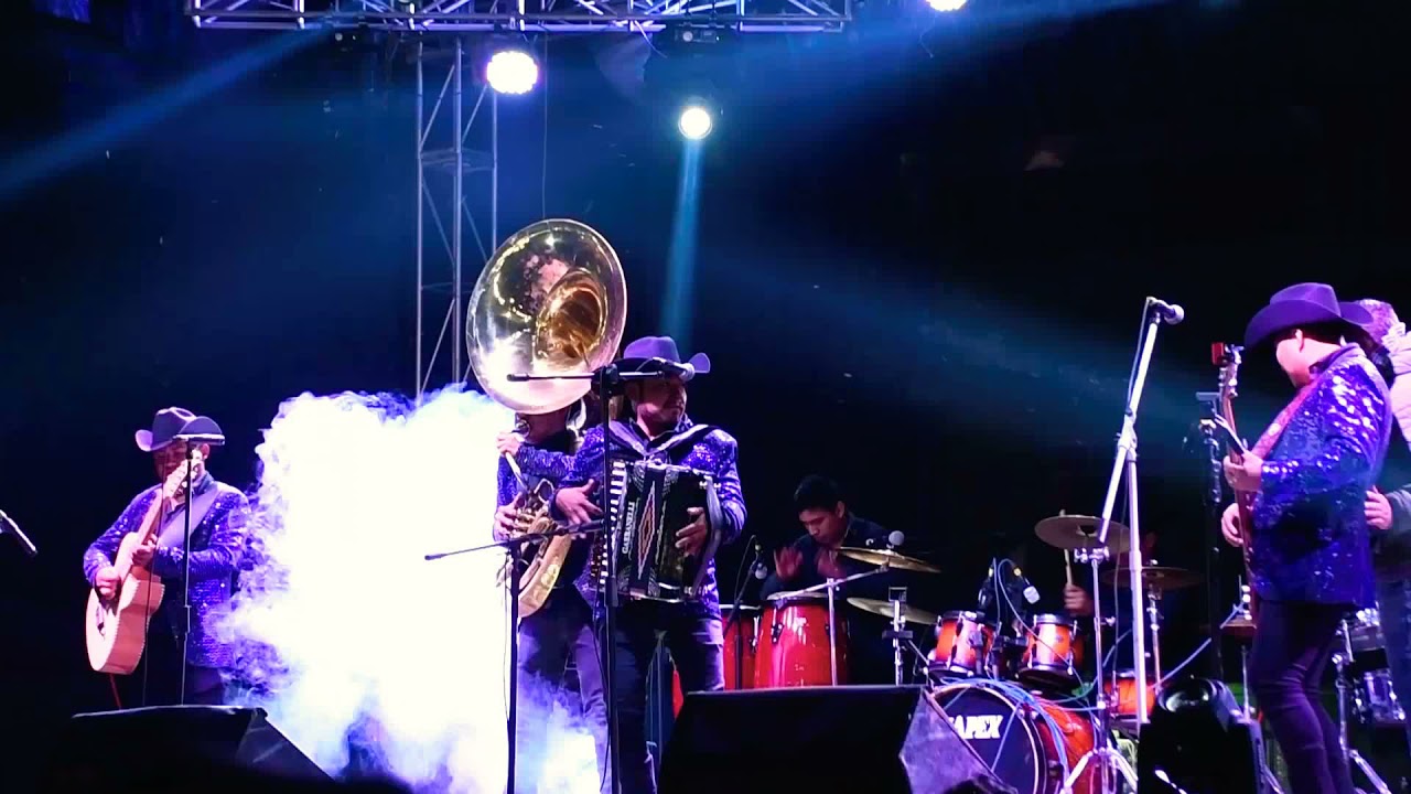 Y me besa 😘 Raza Norteña.