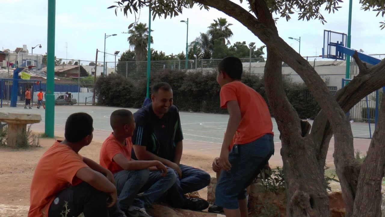 اروع فيديو كليب لحفل تخريج طلاب مدرسة واحة السلام اللد 2013