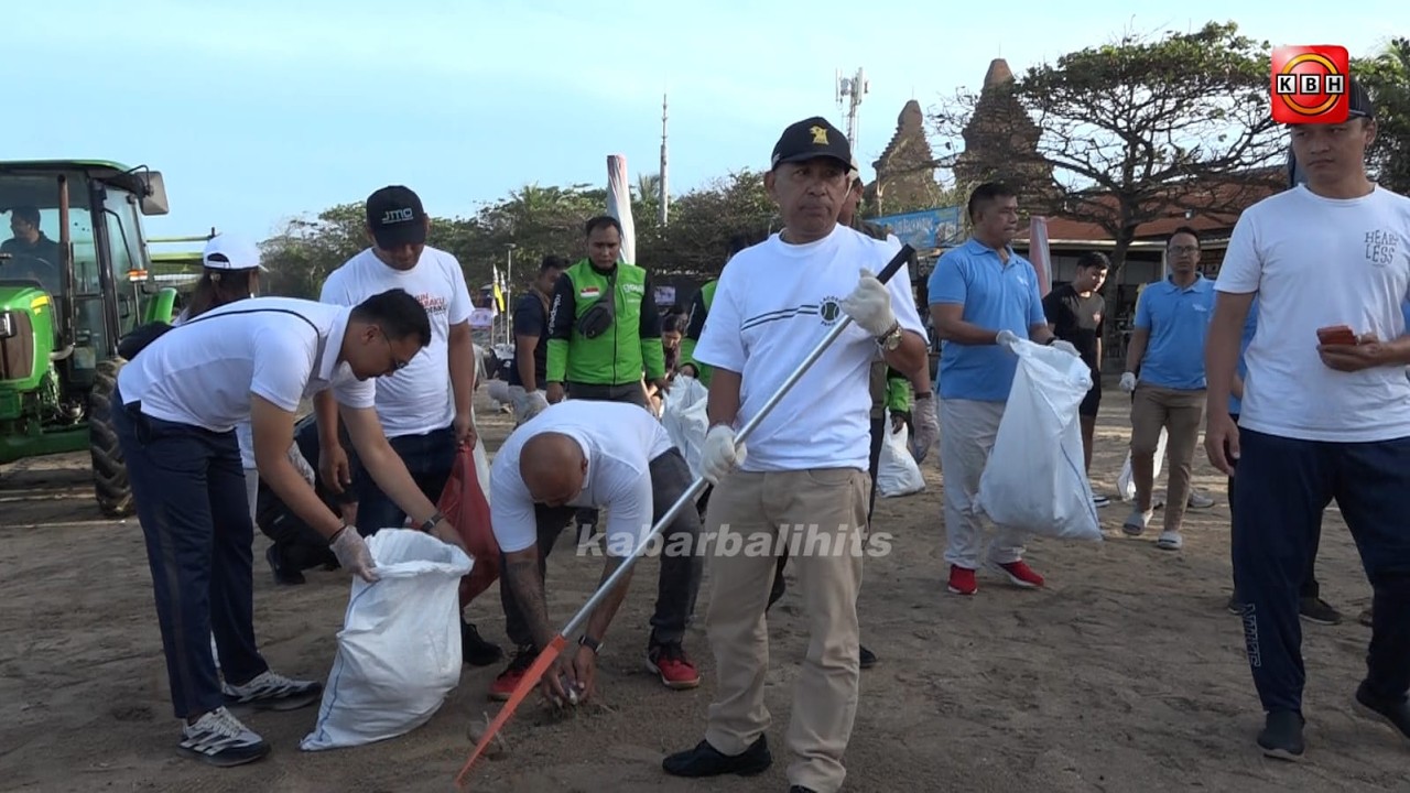 INTRUKSI PRESIDEN, GERINDRA BALI BERSIHKAN PANTAI LEGIAN