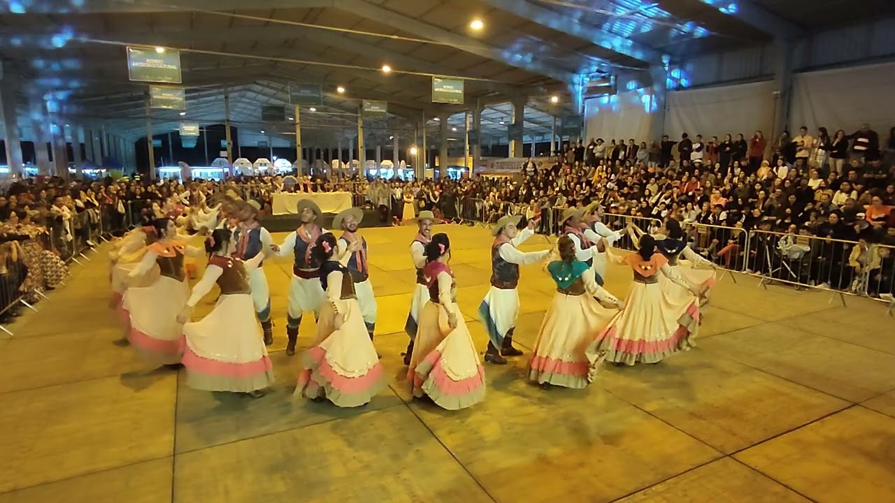 Invernada adulta CTG Ibirapuitã no rodeio artistico de Esteio