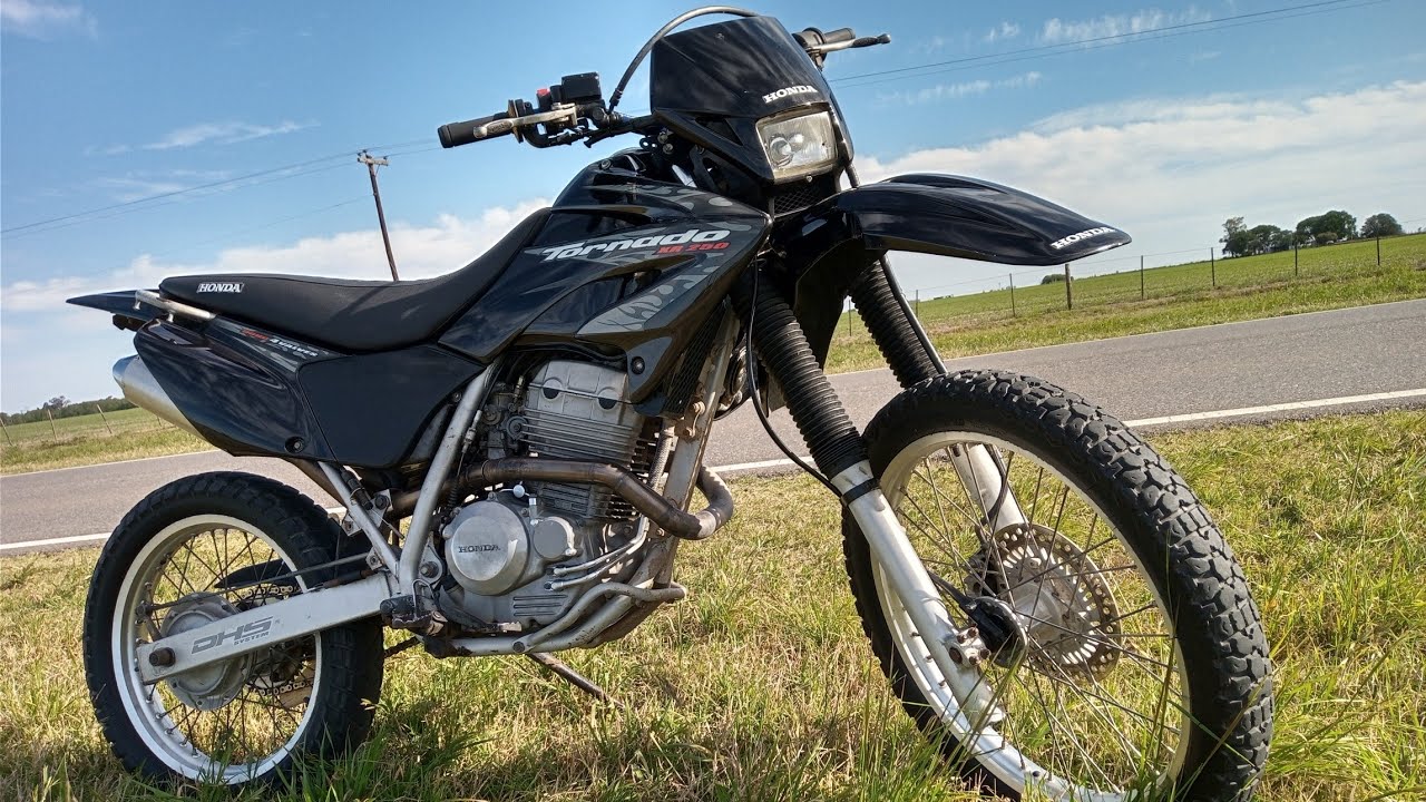 Presentando mí honda honda XR 250 tornado  modelo 2008.