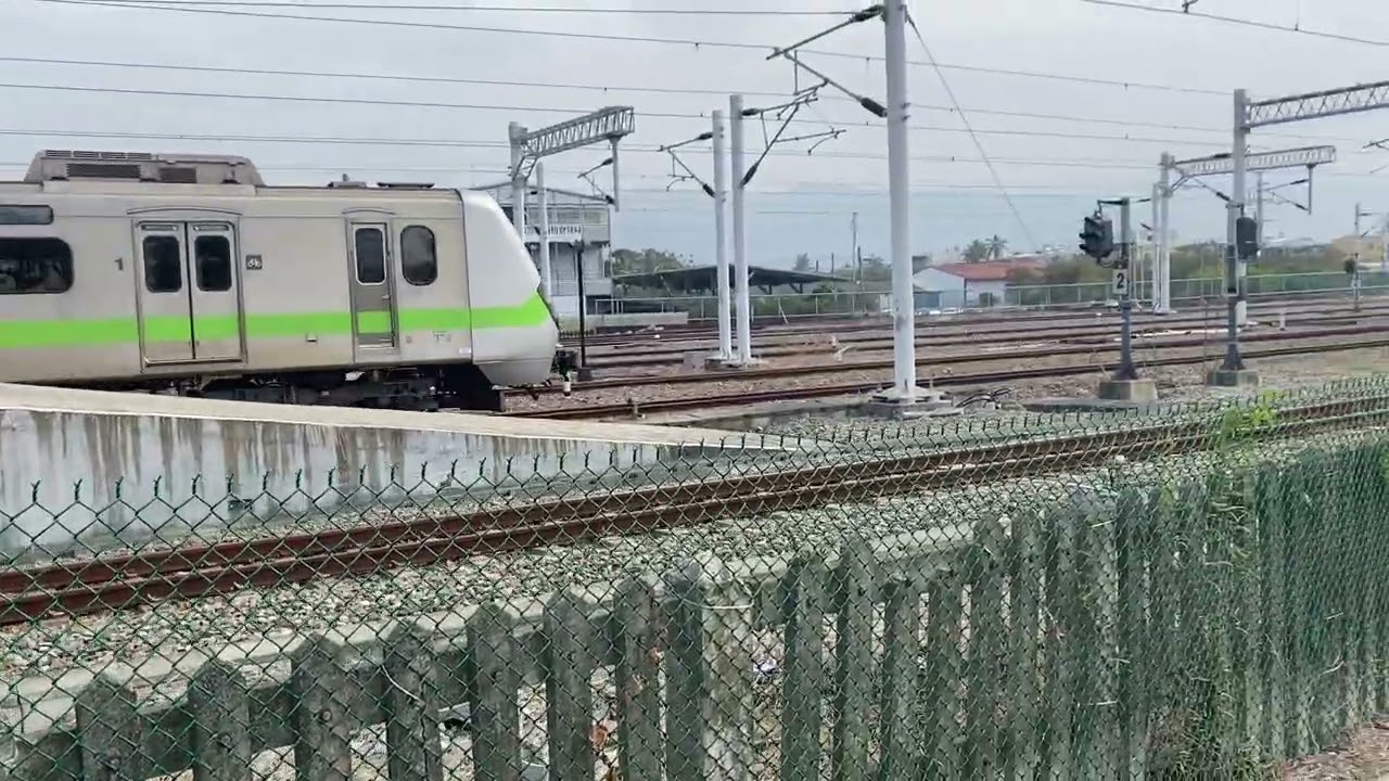 3005區間快車枋寮出站