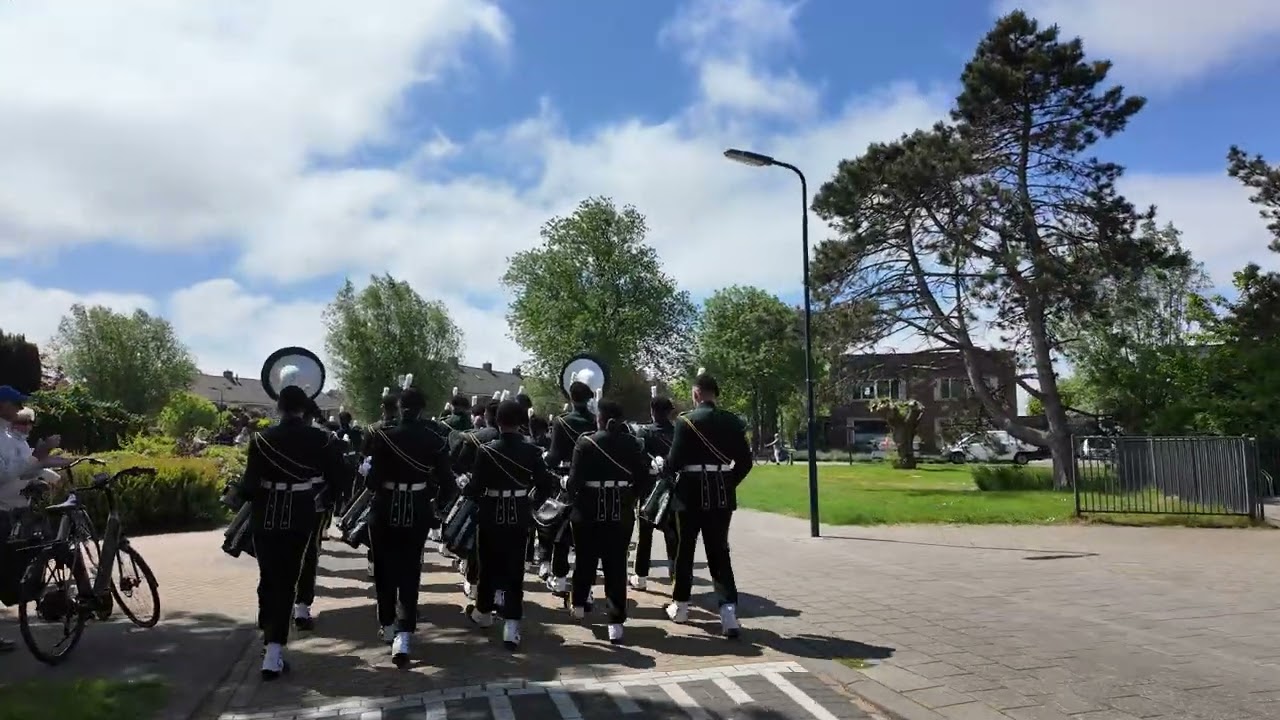 showband urk begin van de streetparade in harlingen