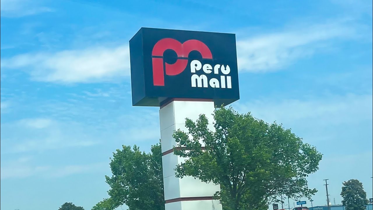 Dead Mall Tour | Peru Mall in Peru, IL