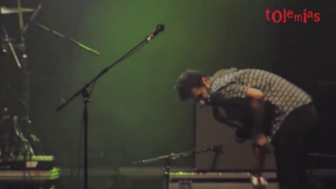 Tri&aacute;ngulo de Amor Bizarro - La malicia de las especies protegidas (directo, 2012)
