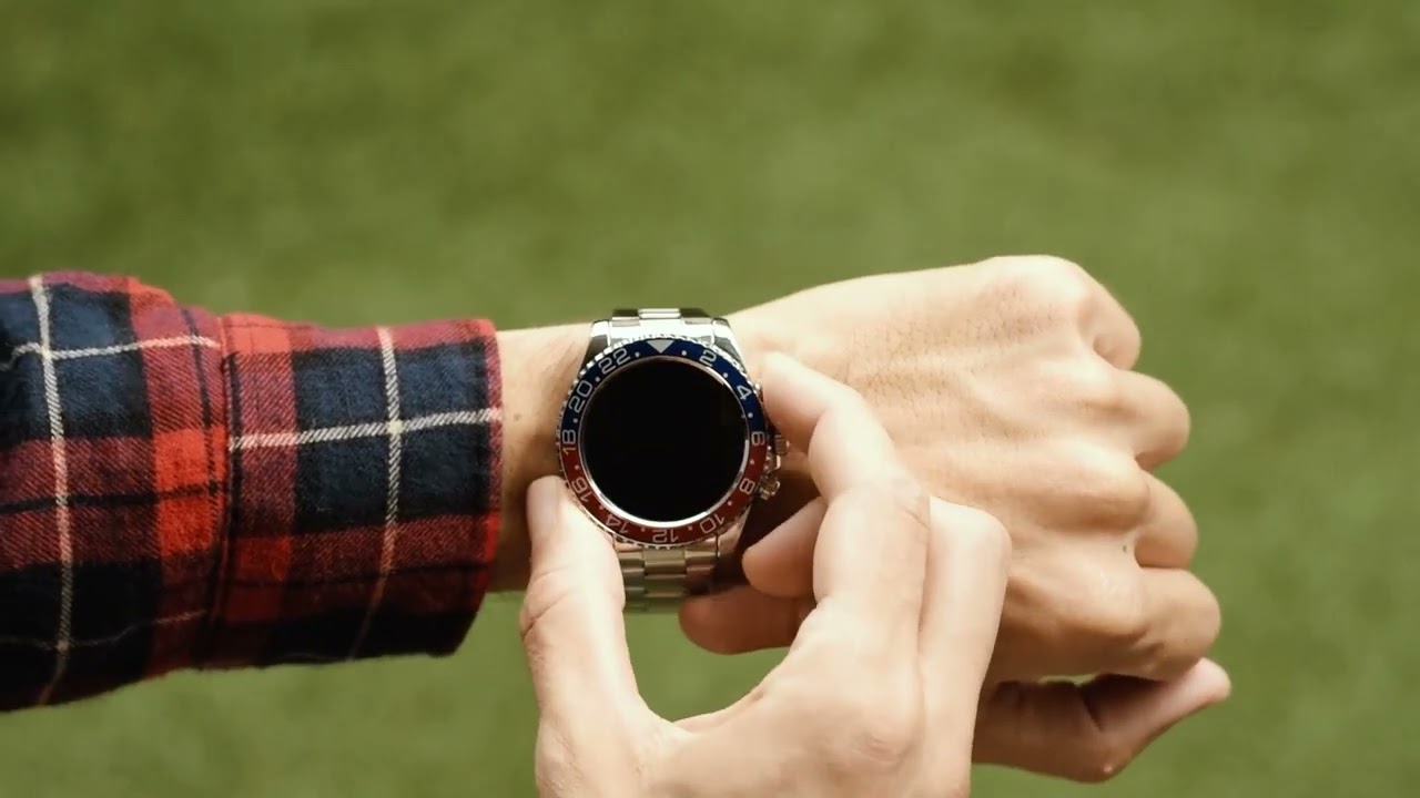XPower Luxor lo SmartWatch in acciaio che sembra un orologio di fascia alta.