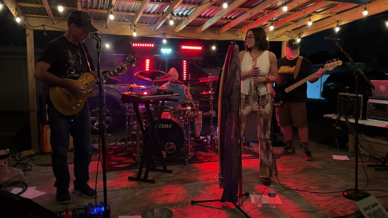 Max Gain performs Heart's 'Magic Man' at Tiki Tims on 1-9-2026