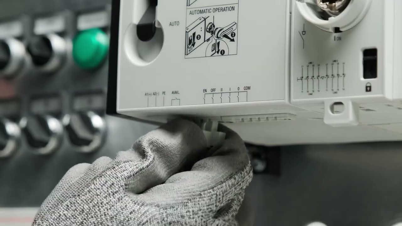 How to replace the motorized control unit - GLCM motorized switch disconnectors | LOVATO Electric