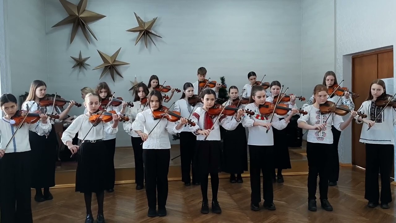 Зразковий ансамбль скрипалів