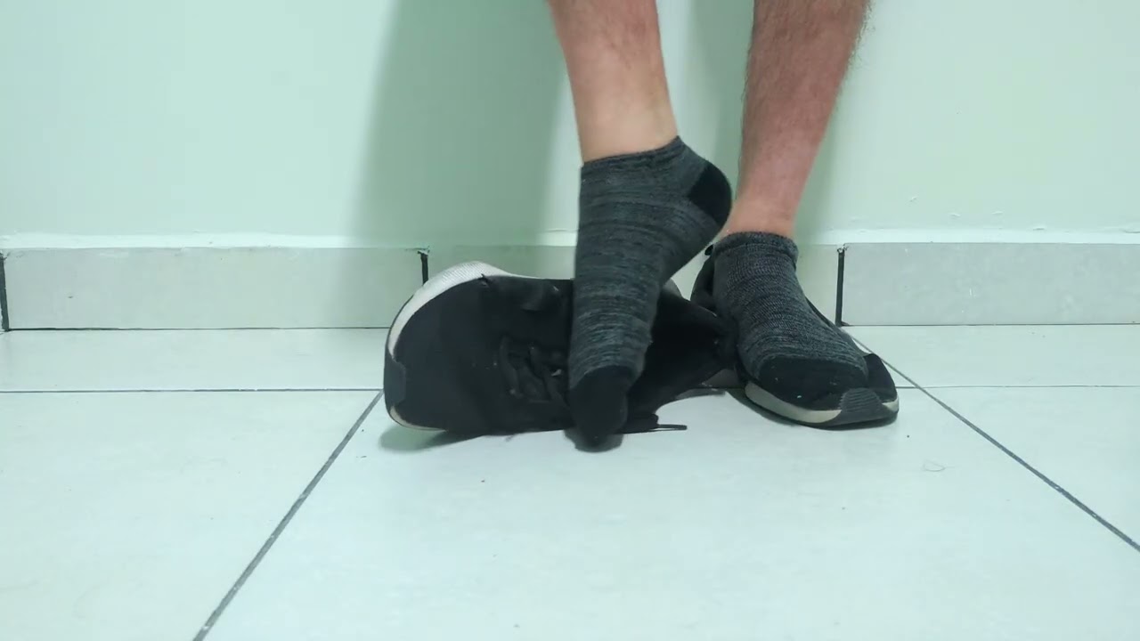 Trashed Puma running sneakers shoeplay with anckle socks 