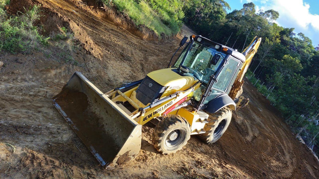 REFAZENDO BUEIRO COM A RETROESCAVADEIRA NEW HOLLAND B95B. ##retroescavadeira #trator  #newholland 