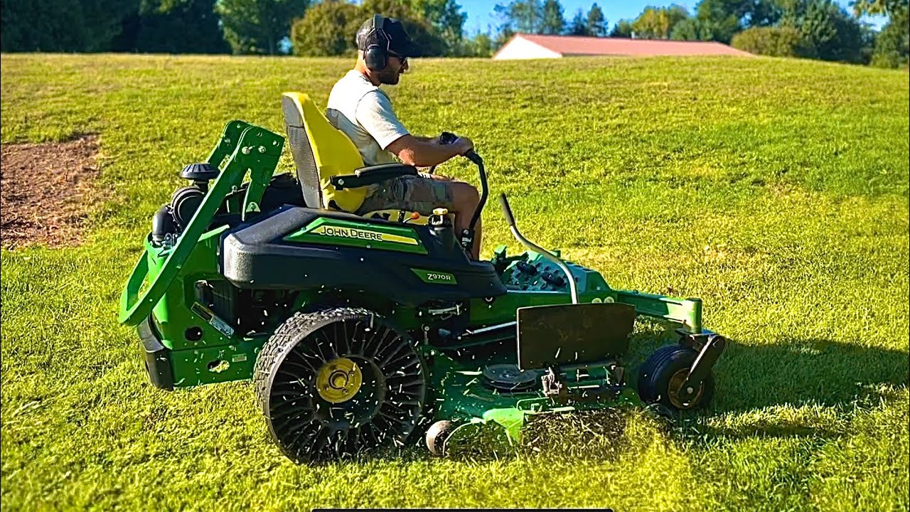 John Deere Z970R Overview and Mowing Grass