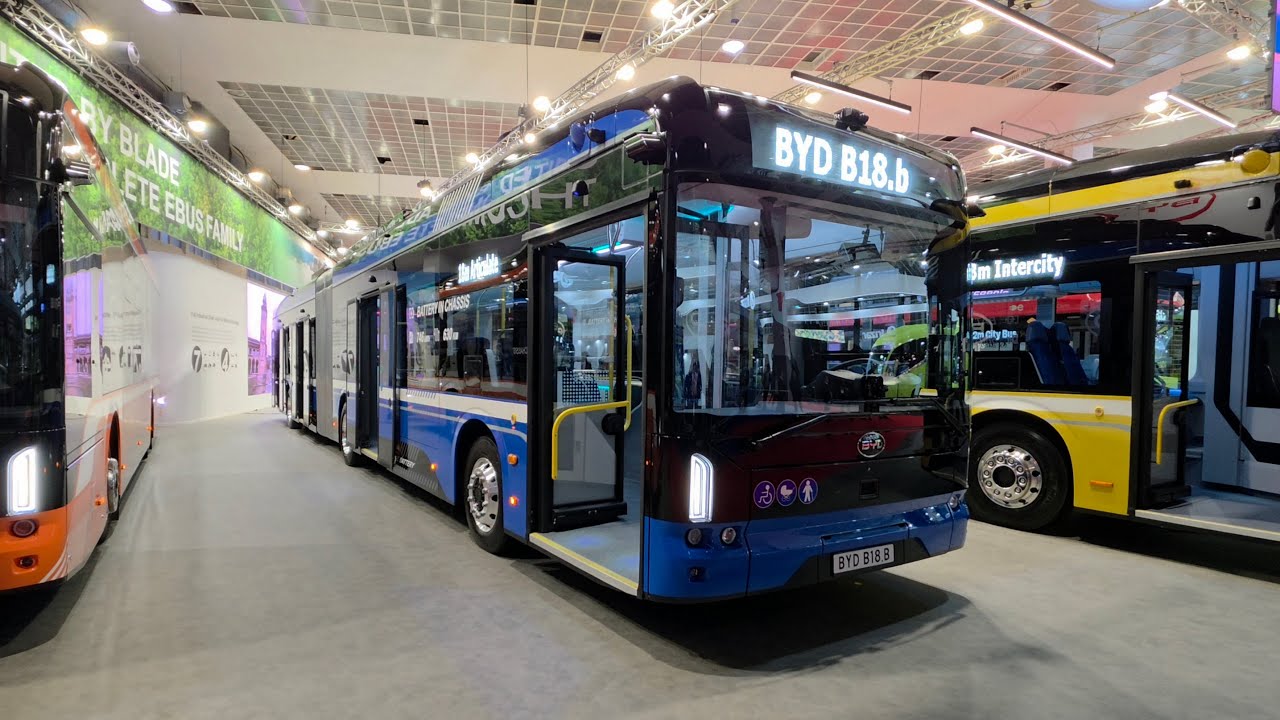 BYD 18.b Articulated Electric Bus - Busworld Europe 2025