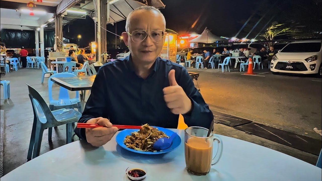 RAMAI SINGGAH MAKAN DI STREET FOOD LEGEND DI KOTA PADAWAN