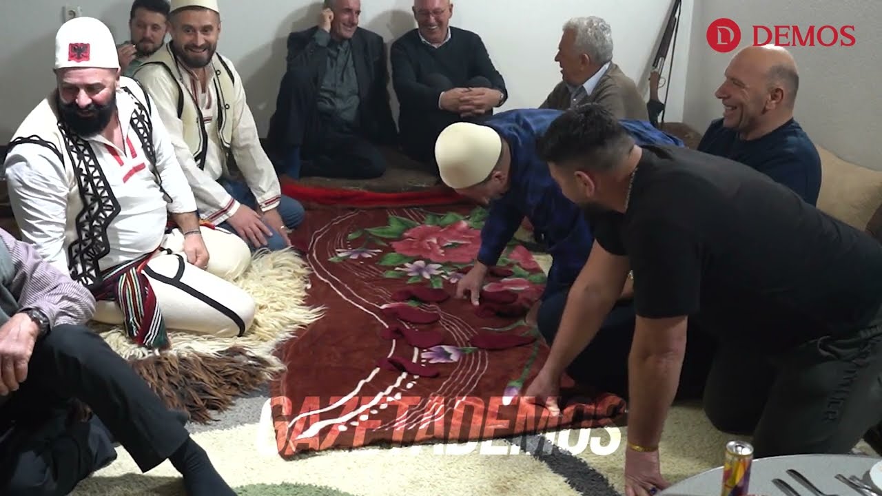 Loja e Kapuçave në odën e Fazli Sylës, atmosferë e hareshme me këngë e valle