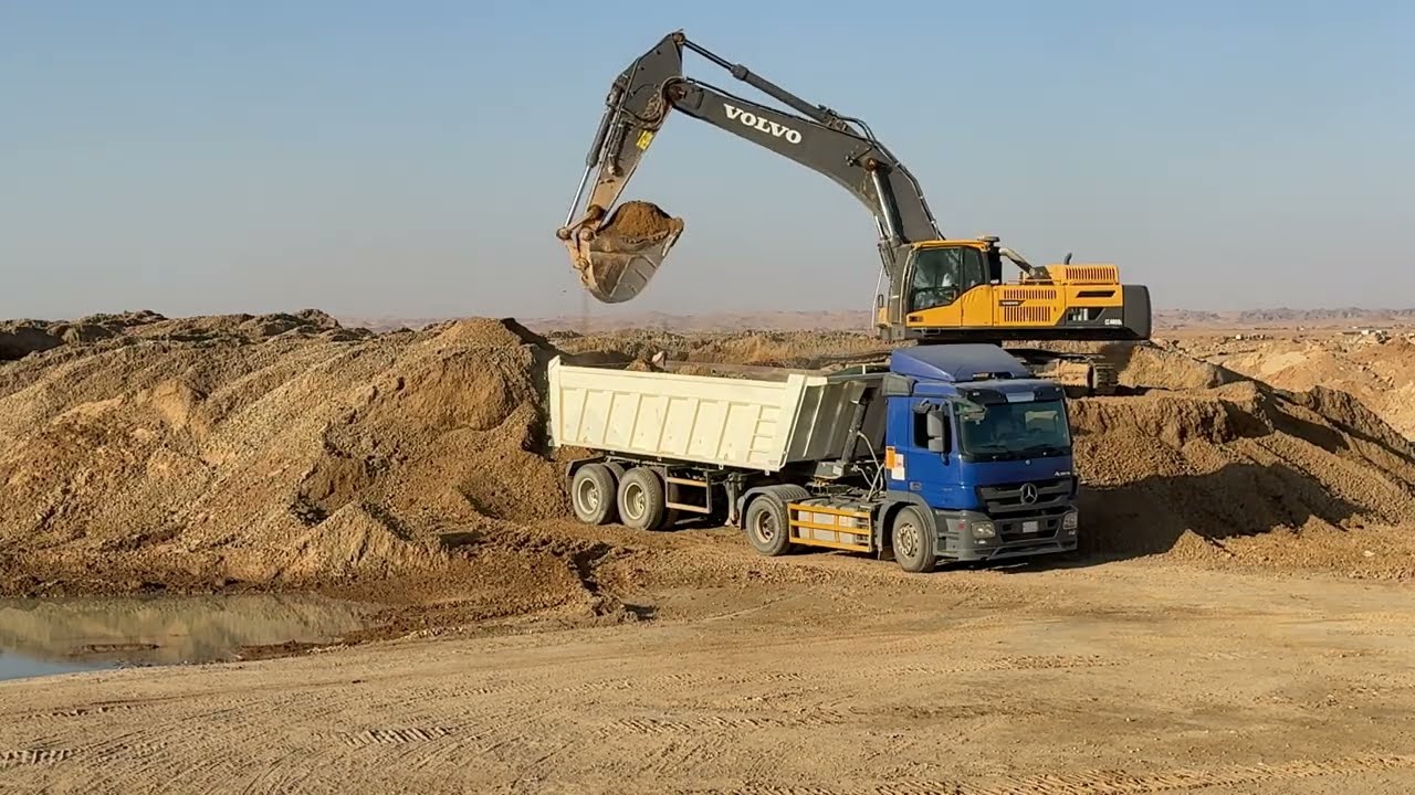 Excavator Volvo ec480bl ￼ jcb & ￼ actress truck we go working to load