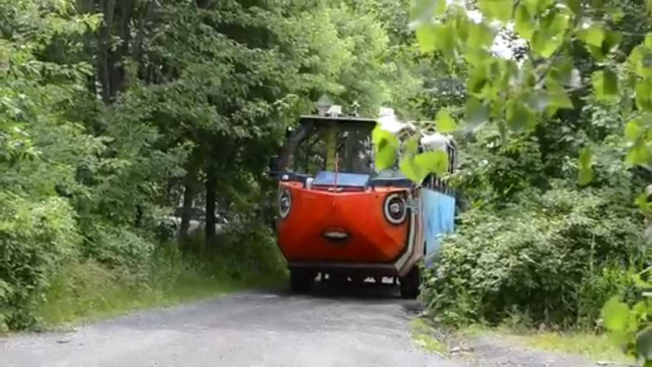 AMPHIBIOUS TOUR BUS GOES FOR A SWIM