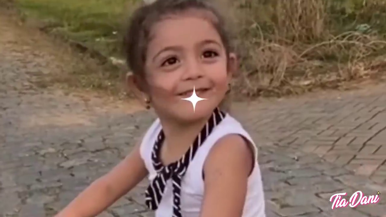 Aprendendo a andar de bicicleta e velotrol com a Nanda