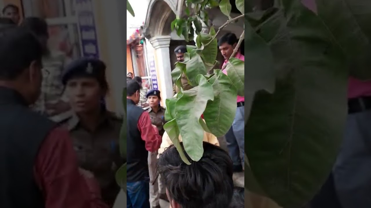 @POLICE VS JANTA @ AUTO DRIVER KI PITAI @# PHIR JANTA POLICE KO PITA@#